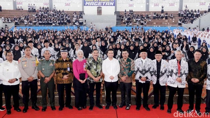 Wakil Gubernur Jawa Timur Emil Elestianto Dardak Wakil Gubernur Jawa Timur Emil Elestianto Dardak peran guru