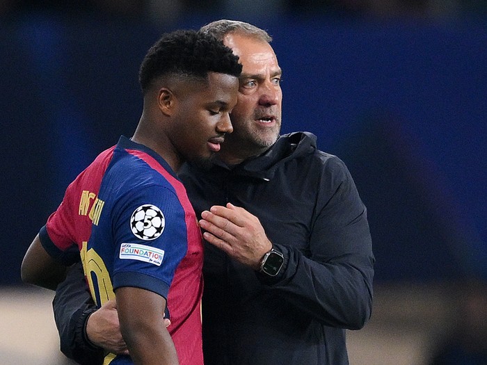 2209435871 BARCELONA, SPAIN - APRIL 09: Ansu Fati of FC Barcelona speaks to Hansi Flick, Head Coach of FC Barcelona, before being substituted on to make his return following injury during the UEFA Champions League 2024/25 Quarter Final First Leg match between FC Barcelona and Borussia Dortmund at Estadi Olimpic Lluis Companys on April 09, 2025 in Barcelona, Spain. (Photo by David Ramos/Getty Images)