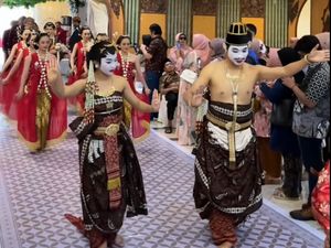 Pernikahan Viral, Pengantinnya Dikira Pakai Bedak Putih di Wajah Ternyata... Pernikahan Viral, Pengantinnya Dikira Pakai Bedak Putih di Wajah Ternyata...