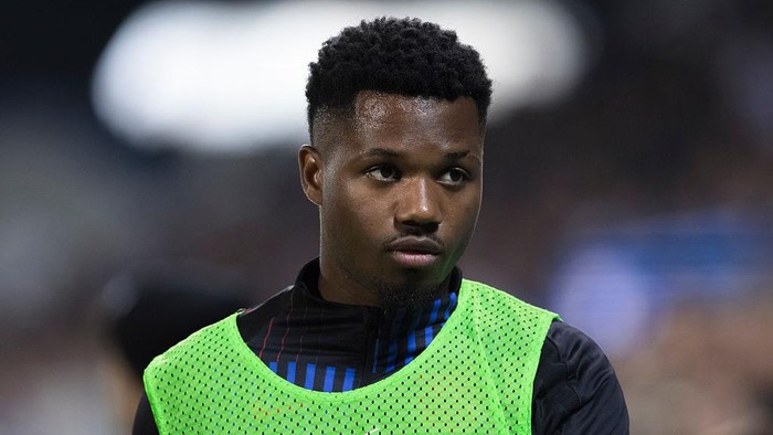 Ansu Fati of Barcelona plays during the La Liga 2024/25 match between Leganes and Barcelona at Butarque Stadium in Madrid, Spain, on April 12. (Photo by Guillermo Martinez)