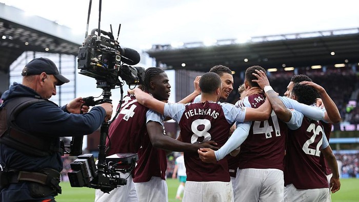  A steady cam tv cameraman closes captures the celebrations of the Aston Villa players following the third goal during the Premier League match between Aston Villa FC and Newcastle United FC at Villa Park on April 19, 2025 in Birmingham, England. (Photo by Michael Steele/Getty Images)