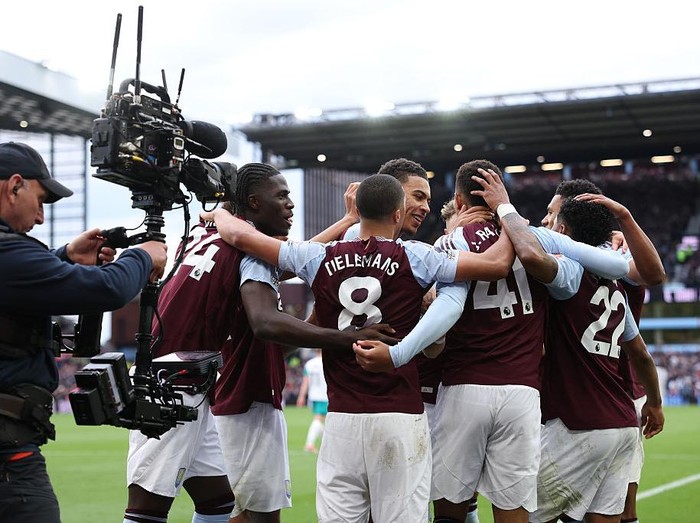 BIRMINGHAM, ENGLAND - APRIL 19: A steady cam tv cameraman closes captures the celebrations of the Aston Villa players following the third goal during the Premier League match between Aston Villa FC and Newcastle United FC at Villa Park on April 19, 2025 in Birmingham, England. (Photo by Michael Steele/Getty Images)