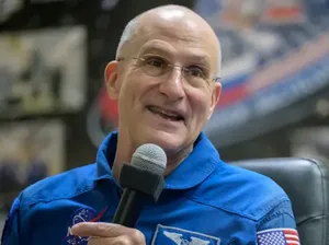 Astronaut Tertua AS Balik ke Bumi di Ultahnya yang ke-70 Astronaut Tertua AS Balik ke Bumi di Ultahnya yang ke-70