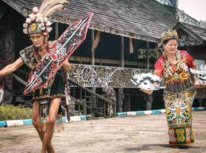 5 Baju Adat Kalimantan, Inspirasi Kostum Festival hingga Acara Spesial 5 Baju Adat Kalimantan, Inspirasi Kostum Festival hingga Acara Spesial