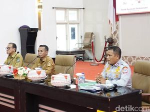 Bupati Bone Ungkap Pungli Petugas Dishub di Pos Kajuara, Langsung Diberi SP 1 Bupati Bone Ungkap Pungli Petugas Dishub di Pos Kajuara, Langsung Diberi SP 1