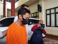 Panjat Plafon, Dokter PPDS UI Rekam Mahasiswi Mandi Lewat Lubang Angin