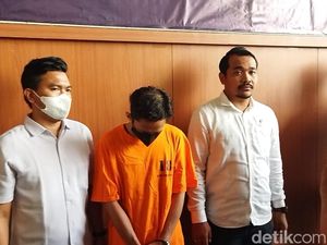 Video: Dokter PPDS UI Pelaku Perekam Mahasiswi Mandi Diberhentikan Video: Dokter PPDS UI Pelaku Perekam Mahasiswi Mandi Diberhentikan