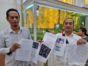 Korban Ijazah Ditahan Akan Laporkan Akun Medsos Terkait UD Sentoso Seal Korban Ijazah Ditahan Akan Laporkan Akun Medsos Terkait UD Sentoso Seal