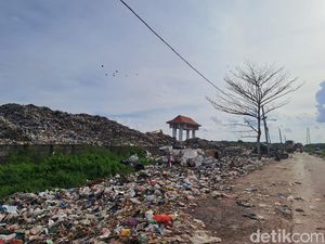 Potret Gunung Sampah di Luar Area TPA Palem Raya Ogan Ilir Potret Gunung Sampah di Luar Area TPA Palem Raya Ogan Ilir