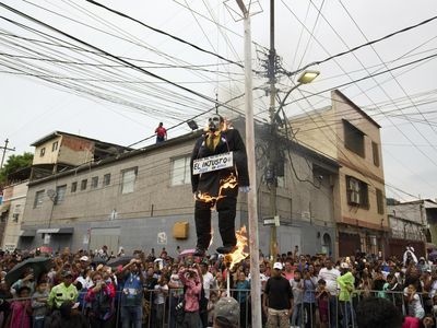 Melihat Prosesi Pembakaran Yudas di Venezuela
