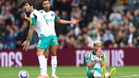 Newcastle United kini berada di tempat ketiga klasemen Liga Inggris dengan 59 poin dari 33 laga. Kekalahan 1-4 dari Aston Villa membuat posisinya rentan disalip. (Foto: Cameron Smith - Danehouse/Getty Images)