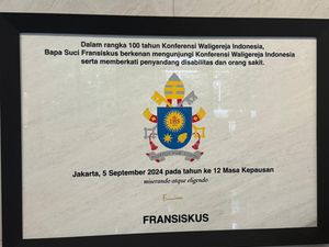 KWI Kenang Tanda Tangan Kecil Paus Fransiskus saat di Jakarta, Ini Maknanya KWI Kenang Tanda Tangan Kecil Paus Fransiskus saat di Jakarta, Ini Maknanya