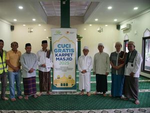 Pegadaian Peduli Gelar Program Cuci Karpet Gratis di 50 Masjid Jabodetabek