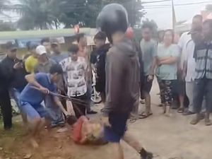 Febriyanto Babak Belur Diamuk Massa Usai Kepergok Curi Motor Warga Febriyanto Babak Belur Diamuk Massa Usai Kepergok Curi Motor Warga