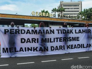 Potret Aksi Piknik Melawan di DPR
