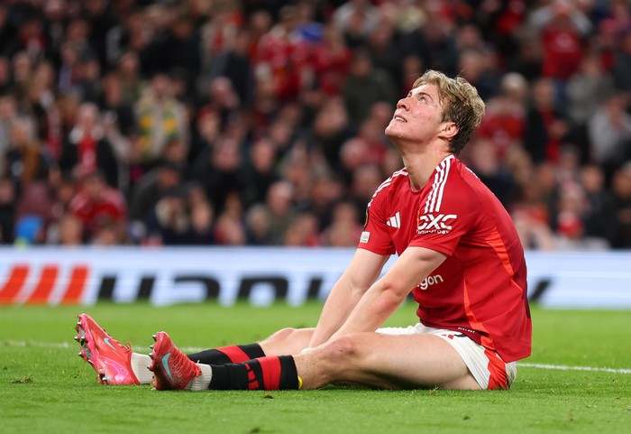 Rasmus Hojlund MANCHESTER, ENGLAND - APRIL 17: Rasmus Hojlund of Manchester United reacts during the UEFA Europa League 2024/25 Quarter Final Second Leg match between Manchester United and Olympique Lyonnais at Old Trafford on April 17, 2025 in Manchester, England. (Photo by Molly Darlington/Copa/Getty Images)