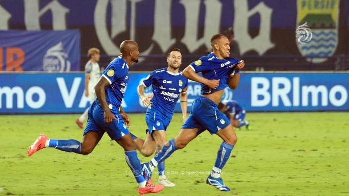 Selebrasi para pemain Persib Bandung. Selebrasi para pemain Persib Bandung.