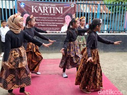 Meriahkan Hari Kartini, SD di Palembang Gelar Lomba Fashion Pakai Kebaya