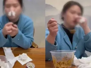 Tak Mampu Bayar Bon Minum di Bar, Wanita Ini Dipaksa Makan Feses Tak Mampu Bayar Bon Minum di Bar, Wanita Ini Dipaksa Makan Feses