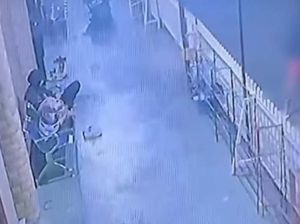 Aksi Pria Bercelana Merah yang Bikin Wanita Tasikmalaya Was-was Aksi Pria Bercelana Merah yang Bikin Wanita Tasikmalaya Was-was