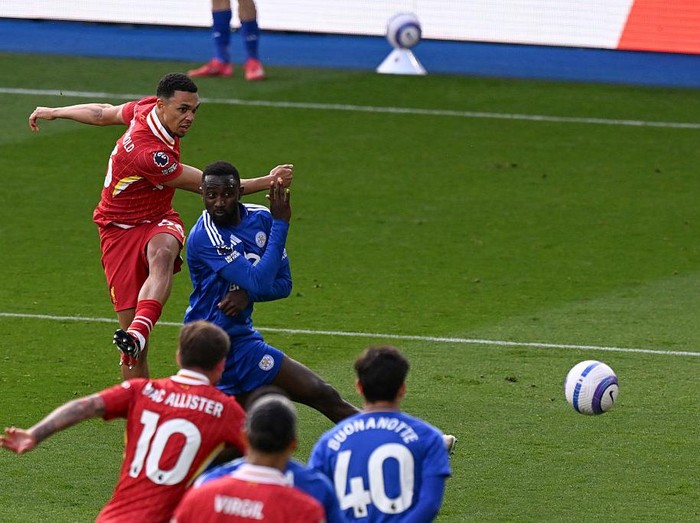 LEICESTER, ENGLAND - APRIL 20: (SUN OUT, SUN ON SUNDAY OUT) Trent Alexander-Arnold of Liverpool scores his team's first goal during the Premier League match between Leicester City FC and Liverpool FC at The King Power Stadium on April 20, 2025 in Leicester, England. (Photo by Liverpool FC/Liverpool FC via Getty Images)