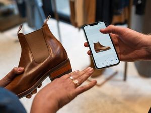 Pembuat Sepatu di Australia Ganti Mesin Tradisional ke iPhone Pembuat Sepatu di Australia Ganti Mesin Tradisional ke iPhone