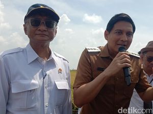 Siasat Lucky Hakim Agar Jalan di Indramayu Mulus Siasat Lucky Hakim Agar Jalan di Indramayu Mulus