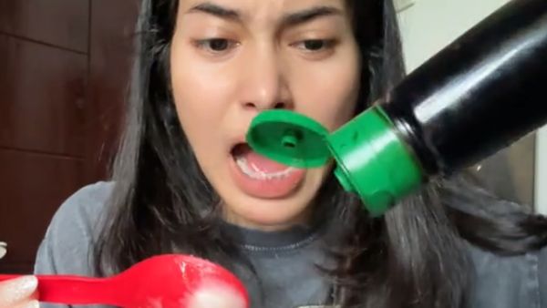 Dilan Janiyar Kulineran Bareng Farida Nurhan dan Cicip Makanan Unik
