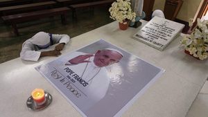 Doa untuk Paus Fransiskus di Makam Santa Teresa India