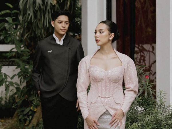 Foto Influencer Nazla Alifa Berkebaya Unik di Momen Tunangan dengan Adikara