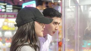 8 Foto Fuji dan Verrell Bramasta Kembali Pamer Kedekatan Main di Playground