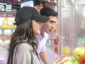 8 Foto Fuji dan Verrell Bramasta Kembali Pamer Kedekatan Main di Playground