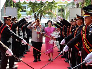 Tari dan Musik Tradisional Warnai Penyambutan Kapolres Tuban Baru Tari dan Musik Tradisional Warnai Penyambutan Kapolres Tuban Baru