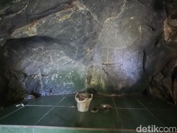 Melihat Lagi Gua Viral Tempat Menyepi Eks Bos Diskotek di Cisolok