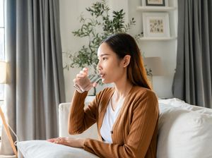 Jangan Malas Minum! Tubuh Tetap Keluarkan Cairan meski di Ruangan Ber-AC Jangan Malas Minum! Tubuh Tetap Keluarkan Cairan meski di Ruangan Ber-AC