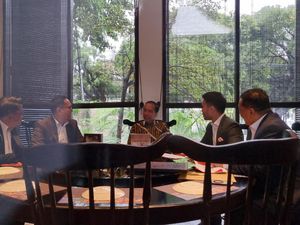 Jokowi Bertemu 3 Eks Menteri di Jakarta, Lanjut Diskusi dengan Pengacara Jokowi Bertemu 3 Eks Menteri di Jakarta, Lanjut Diskusi dengan Pengacara