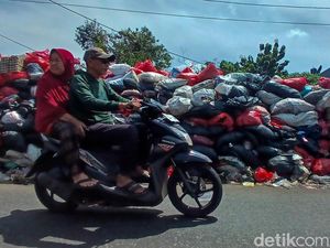 Jorok! Sampah Menggunung Dekat Pasar Ciputat