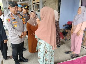 Anggota Linmas TPS di Serang Meninggal Jelang PSU, Kapolres Jenguk Keluarga Anggota Linmas TPS di Serang Meninggal Jelang PSU, Kapolres Jenguk Keluarga