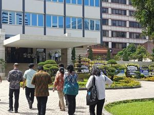 Ada Karangan Bunga Duka dari Prabowo untuk Paus Fransiskus di Kedubes Vatikan Ada Karangan Bunga Duka dari Prabowo untuk Paus Fransiskus di Kedubes Vatikan