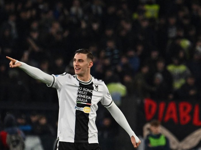 Udinese's Italian forward #17 Lorenzo Lucca reacts after scoring his team's first goal during the Italian Serie A football match between SS Lazio and Udinese at Olympic stadium in Rome, on March 11, 2024. (Photo by Alberto PIZZOLI / AFP)