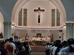 Misa Oktaf Paskah, Doa untuk Paus Fransiskus di Katedral Surabaya