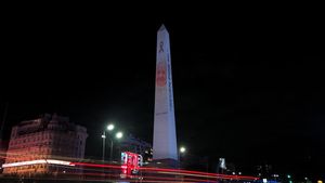 Obelisk Buenos Aires Tampilkan Wajah Paus Fransiskus yang Tutup Usia