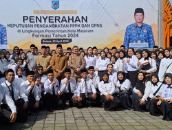 Setelah 20 Tahun Jadi Pegawai Honorer, Muhsanib Diangkat sebagai PPPK