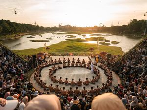 Pengunjung TMII Tembus 100 Ribu Saat Libur Paskah Pengunjung TMII Tembus 100 Ribu Saat Libur Paskah