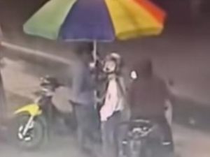 2 Remaja Begal Penjual Bakso di Paccerakkang Makassar Ditangkap 2 Remaja Begal Penjual Bakso di Paccerakkang Makassar Ditangkap