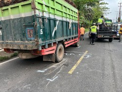 Pemotor di OKI Tewas Setelah Ditabrak Dump Truk dari Belakang