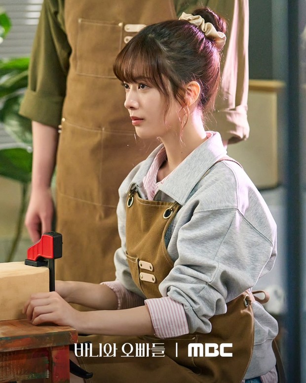 Potret Roh Jeong Eui di drama 'Crushlogy 101'/ Foto: instagram.com/mbcdrama_now Potret Roh Jeong Eui di drama 'Crushlogy 101'