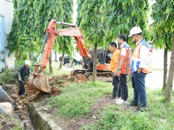 Pelindo Bersihkan Drainase Penuh Sampah-Lumpur Penyebab Banjir di Lampung