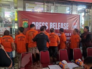 10 Pengedar Ngaku Jual Obat Keras karena Ekonomi, Duit Puluhan Juta Disita 10 Pengedar Ngaku Jual Obat Keras karena Ekonomi, Duit Puluhan Juta Disita