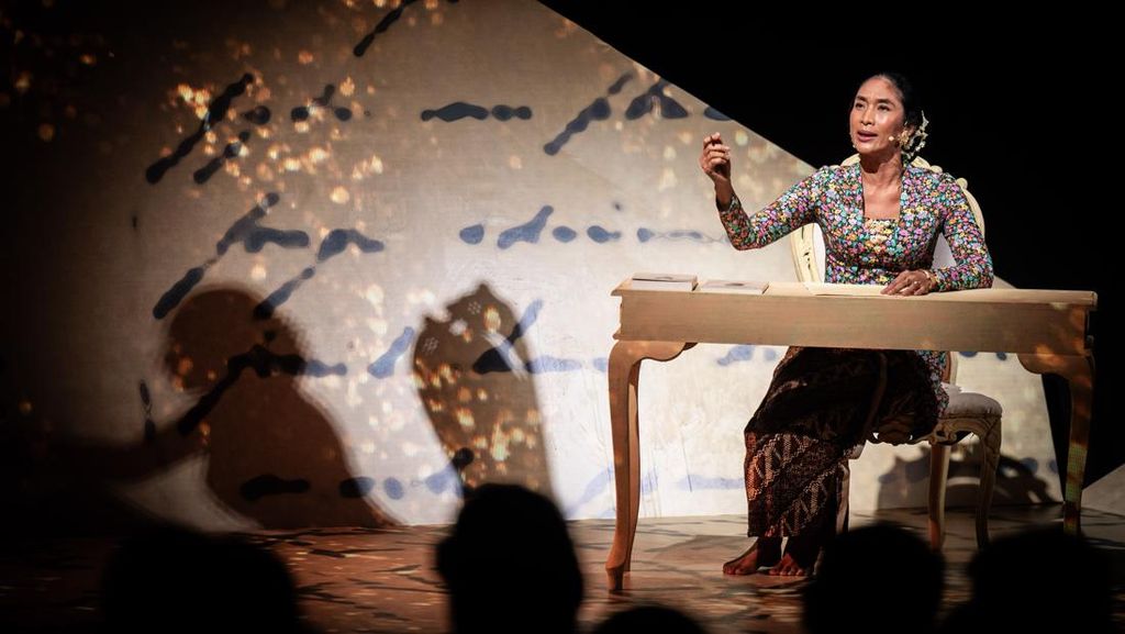 Suara Kartini Kembali Bergema dalam Pementasan Terbitlah Terang Suara Kartini Kembali Bergema dalam Pementasan Terbitlah Terang